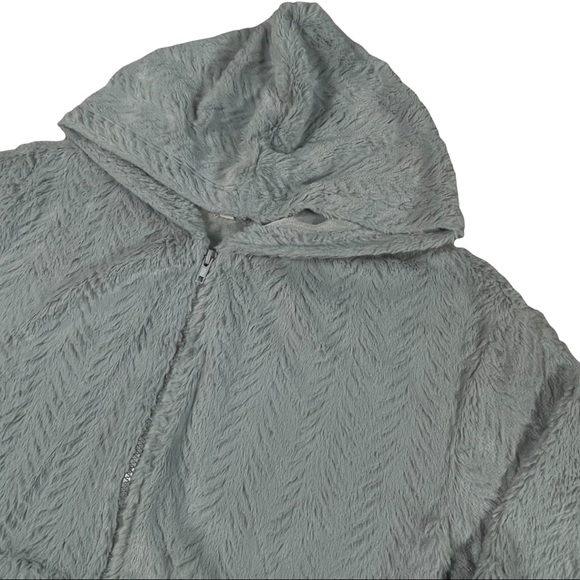 Eyeshadow size medium light grey super fuzzy/soft chevron pattern zip up hoodie - Picture 2 of 8